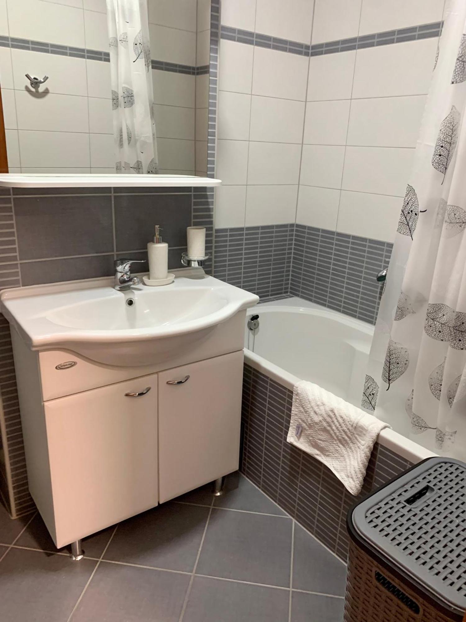 Apartment Pearl-Free Parking Makarska Ngoại thất bức ảnh